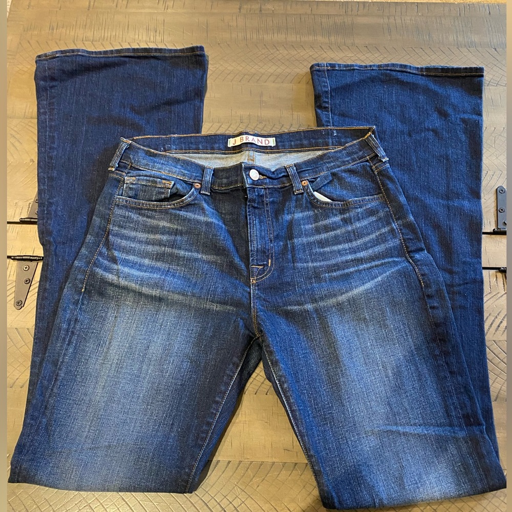 J BRAND women’s bootcut dark wash jeans. Size 32